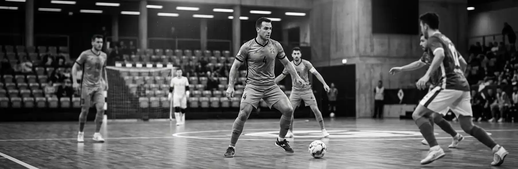 Futsal fixo in defensive position during defensive organisation