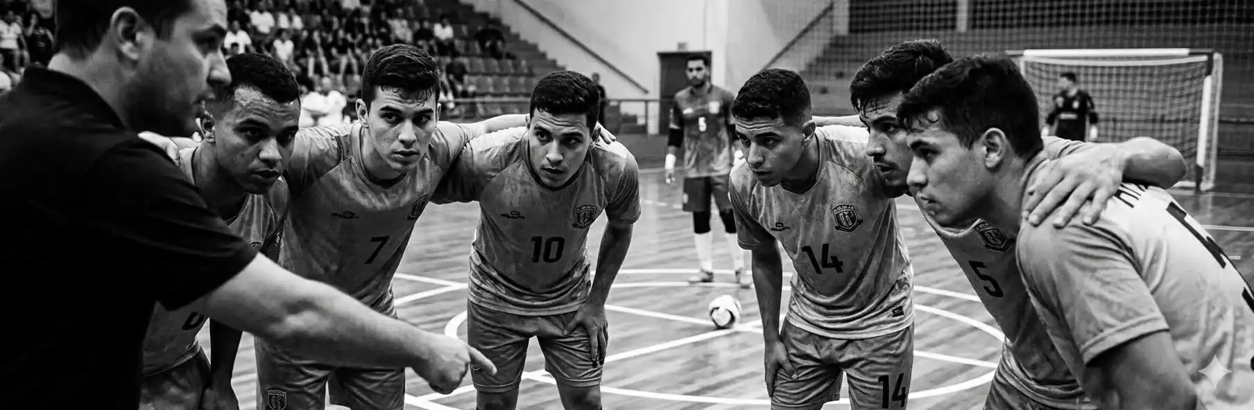 Futsal coach mentally preparing the squad before a playoff match