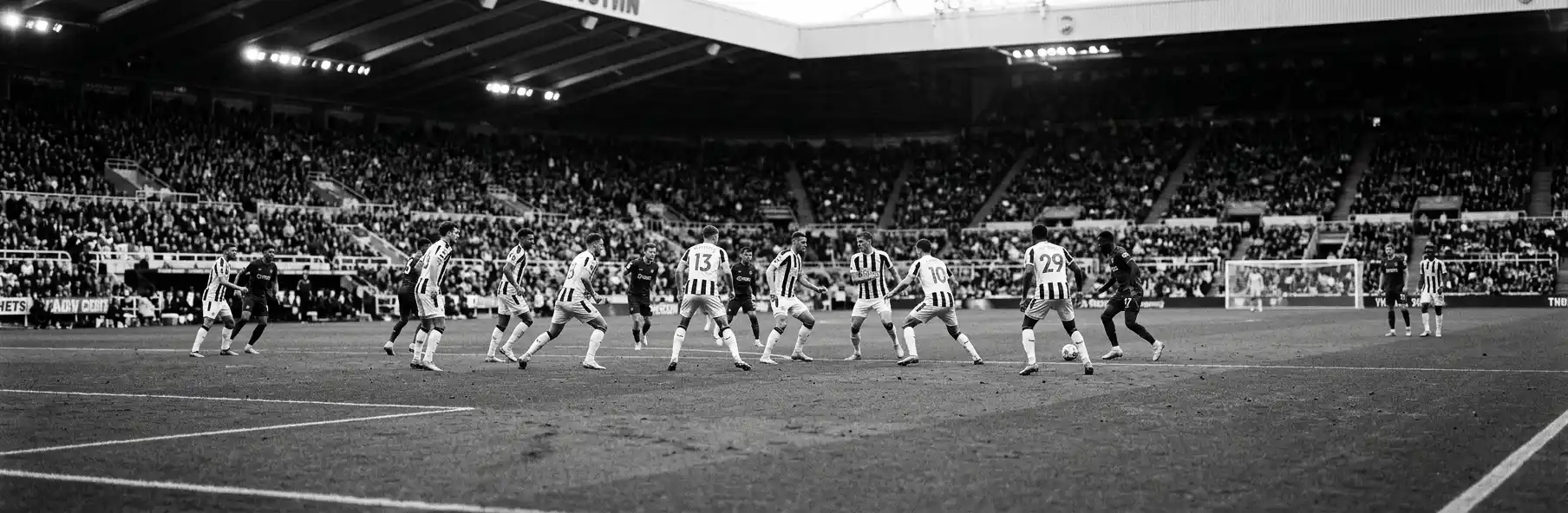 Football team organised in a mid-block, waiting for the moment to press