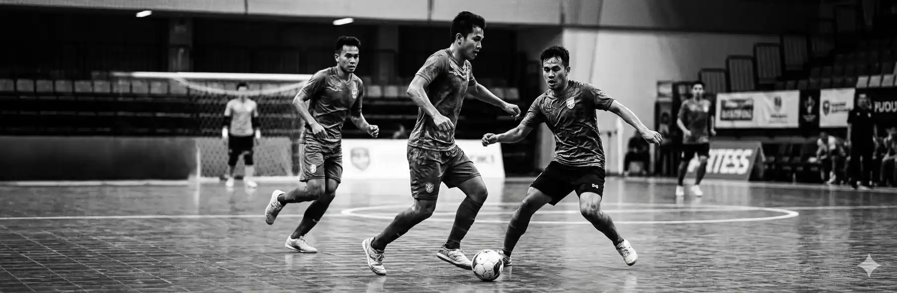 Futsal players in a numerical superiority situation in attack