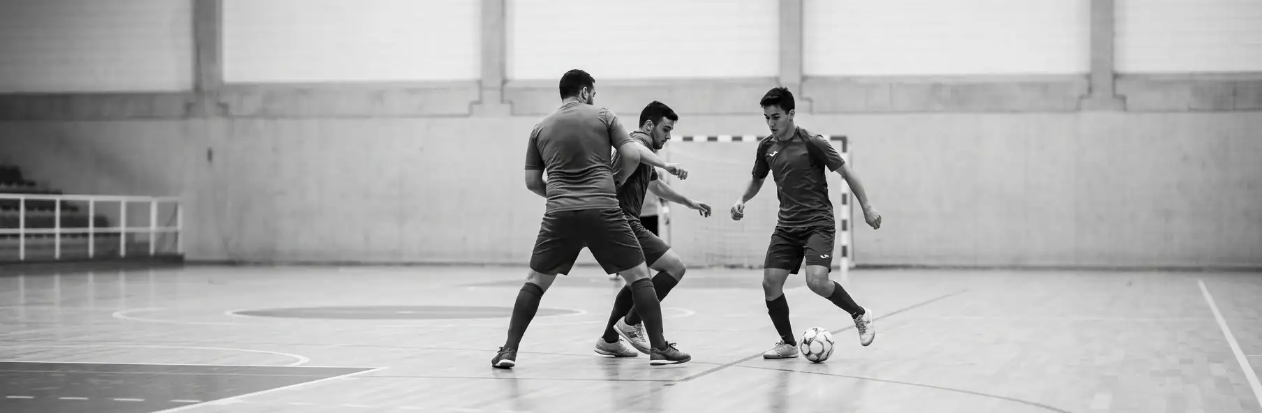 Winger and pivot executing a one-two in futsal training